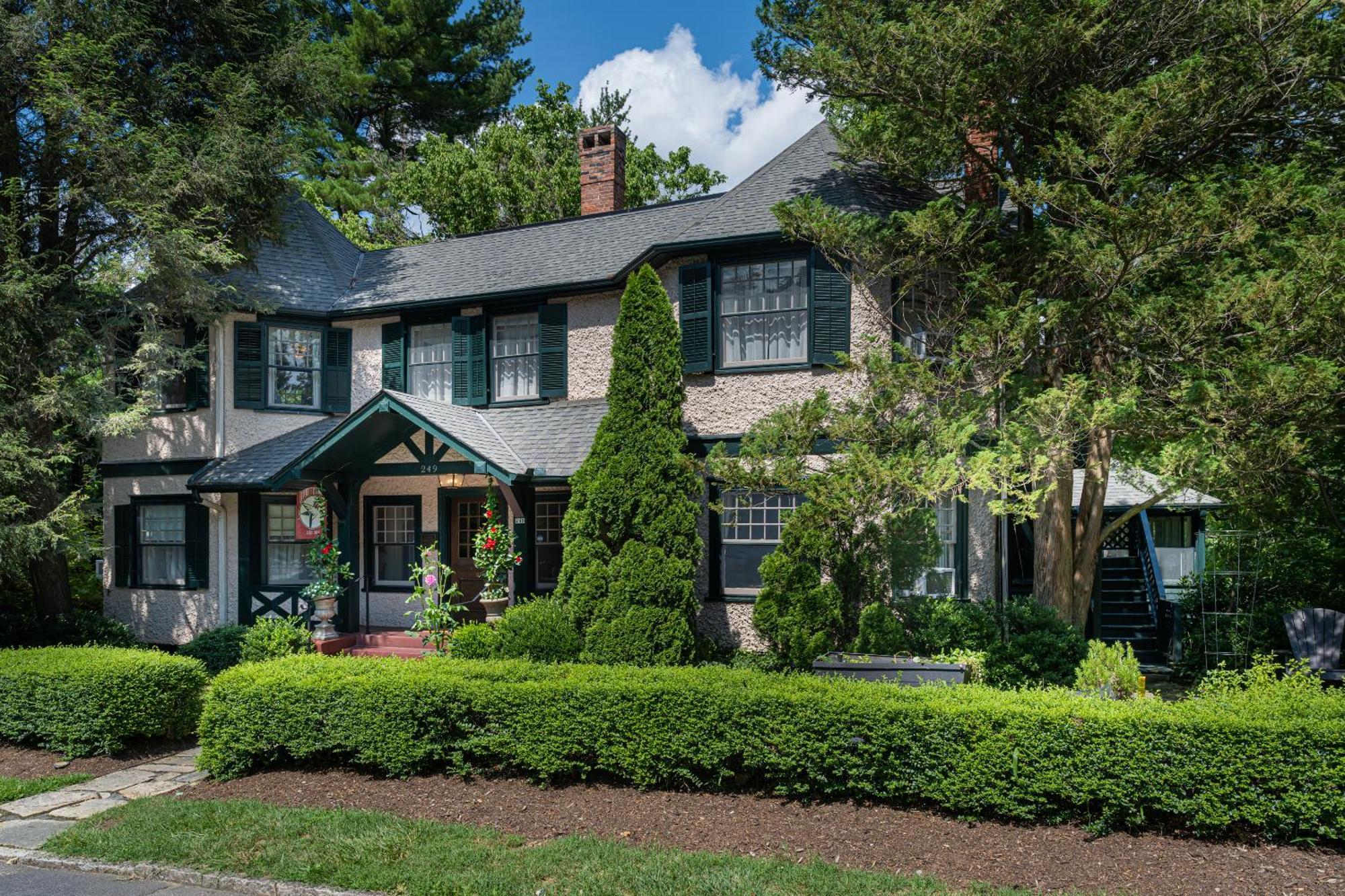 Pinecrest Bed & Breakfast Asheville Exterior photo